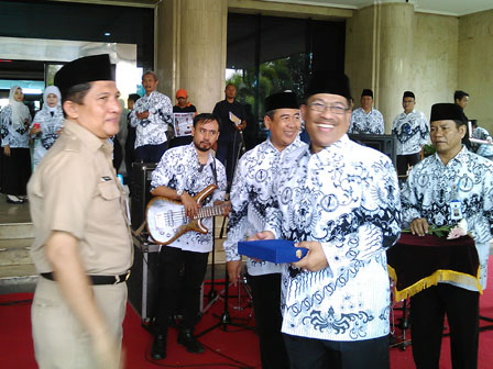 Pencarian PGRI Lombok Tengah - Persatuan Guru Republik Indonesia Cabang Lombok Tengah